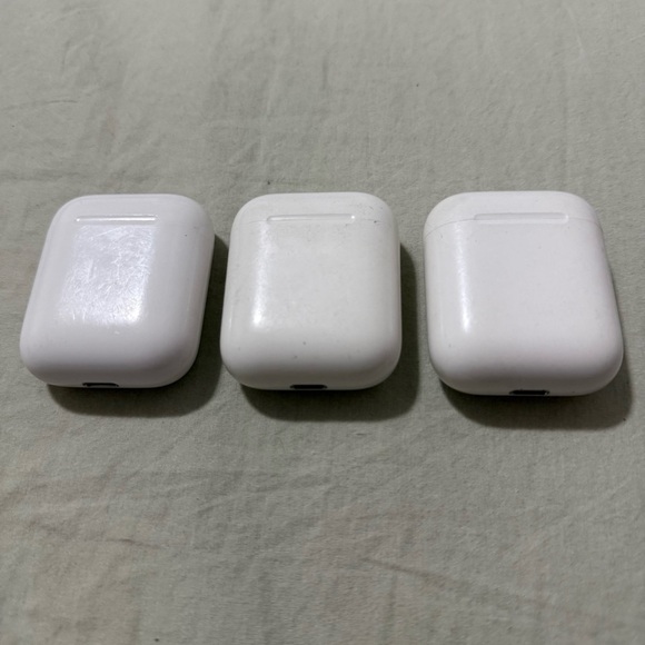 3- GENUINE Apple Airpods OEM Charging Case 1st Generation - Picture 3 of 6